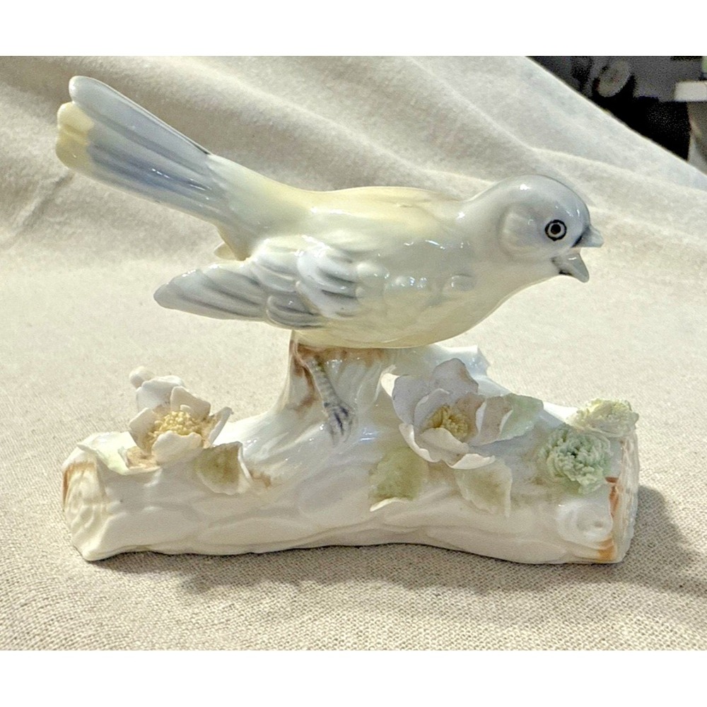 Hand Painted  Porcelain Bird‎ Ornament Figurine Japan